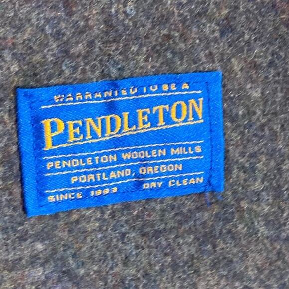 NWOT PENDLETON Yakima Camp Blanket Wool 88x68 Reversible Stripe Grey Red Green - Picture 3 of 4